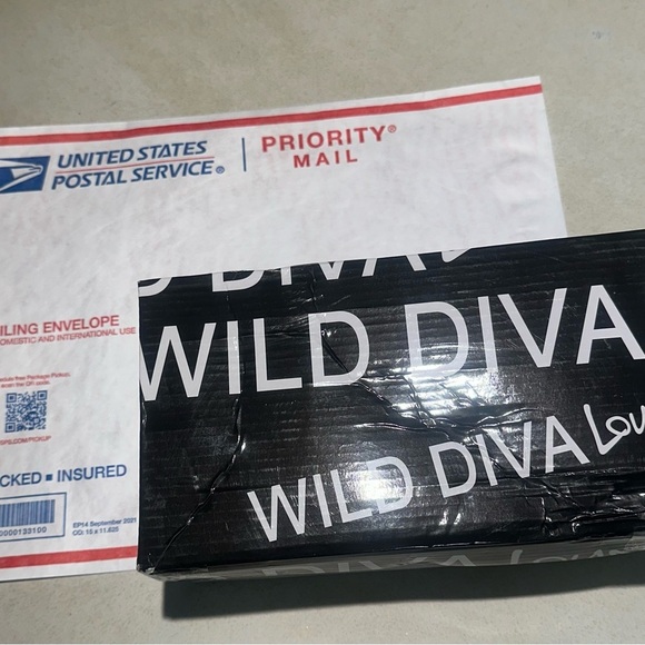 WILD DIVA Hot Barbie Neon Vibrant Pink Strappy Rhinestone Sandals Size 6 NWT - Picture 6 of 6